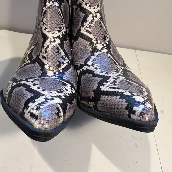 NWOT Circus by Sam Edelman Black & Gray Snakeskin Print Ankle Boots, Size 8M - Picture 6 of 13